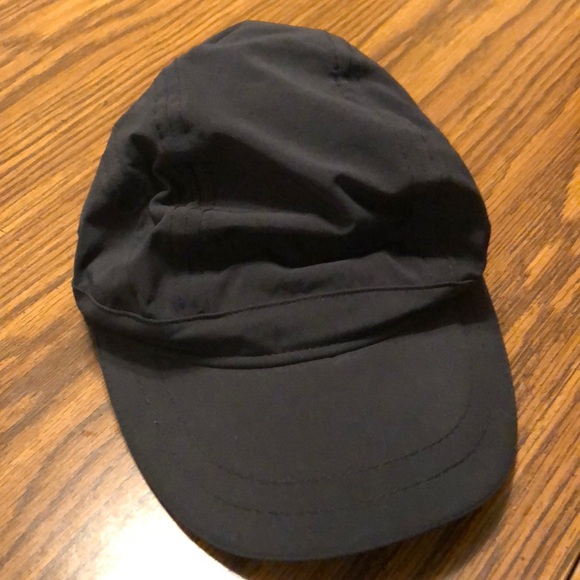 running hat with pocket